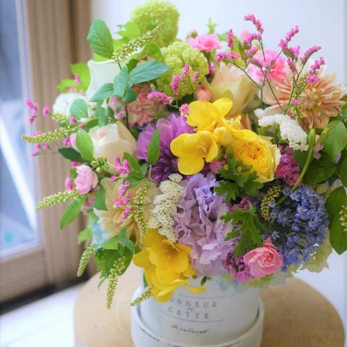 �J���t���A�����W�@�ォ��g����ؐ��{�b�N�X�t�����[5